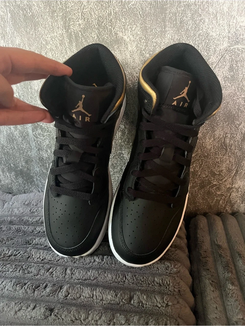 Air Jordan 1 mid GS 6.5 youth 8 women black gold NEW